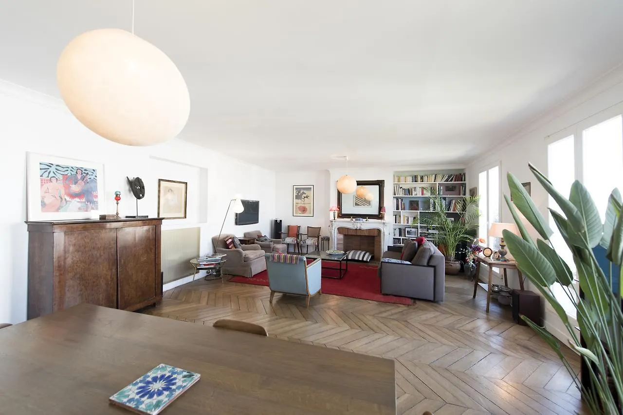 شقة Veeve - Balcony Over The Tree-lined Boulevard باريس