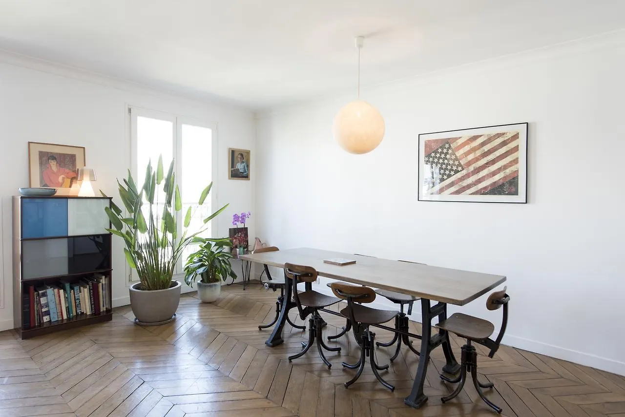 شقة Veeve - Balcony Over The Tree-lined Boulevard *